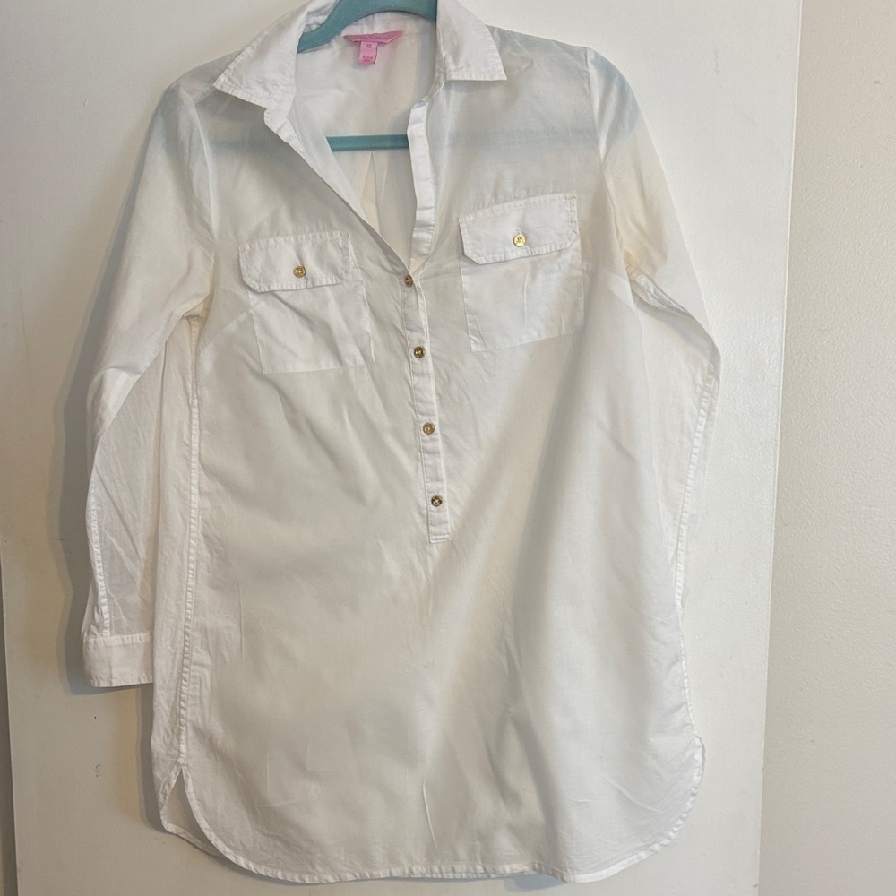 Lilly Pulitzer White Captiva Tunic Top with buttoned pockets.  Size XS
